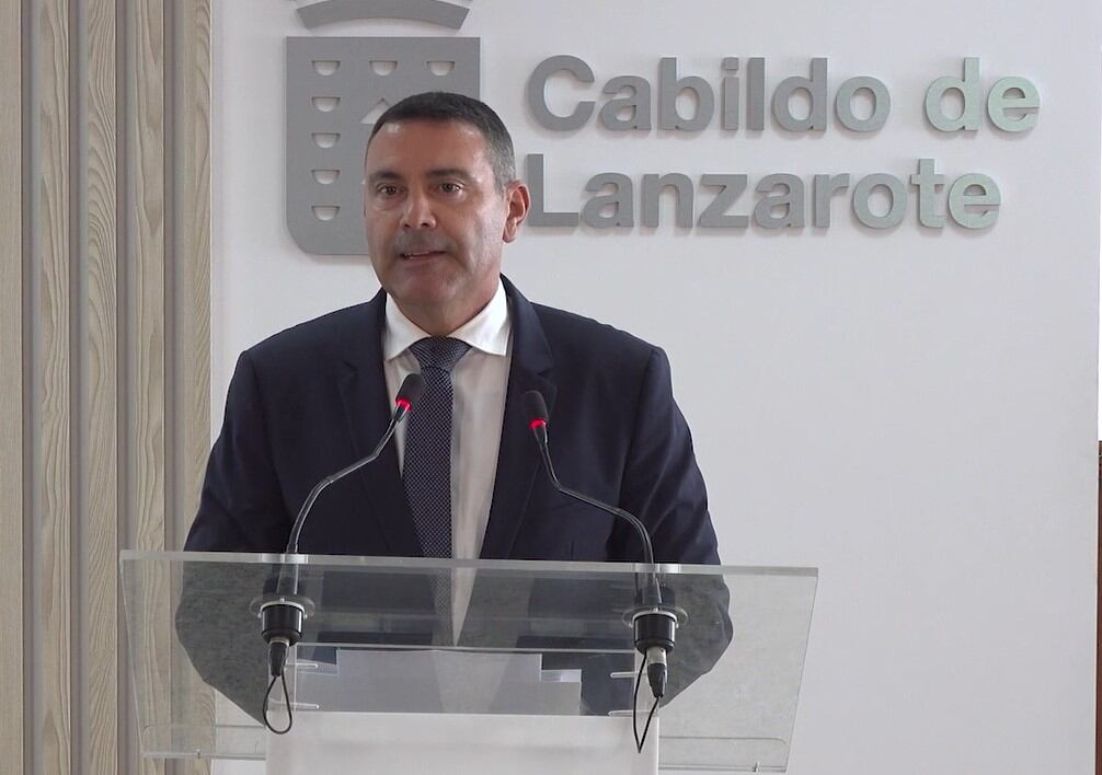 Oswaldo Betancort acusa al PSOE de generar alarma y confirma que la cesión del contrato del agua protege los intereses de Lanzarote