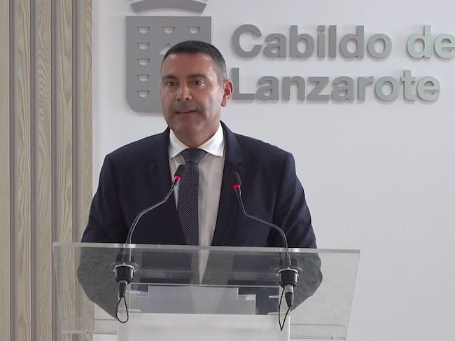 Oswaldo Betancort acusa al PSOE de generar alarma y confirma que la cesión del contrato del agua protege los intereses de Lanzarote