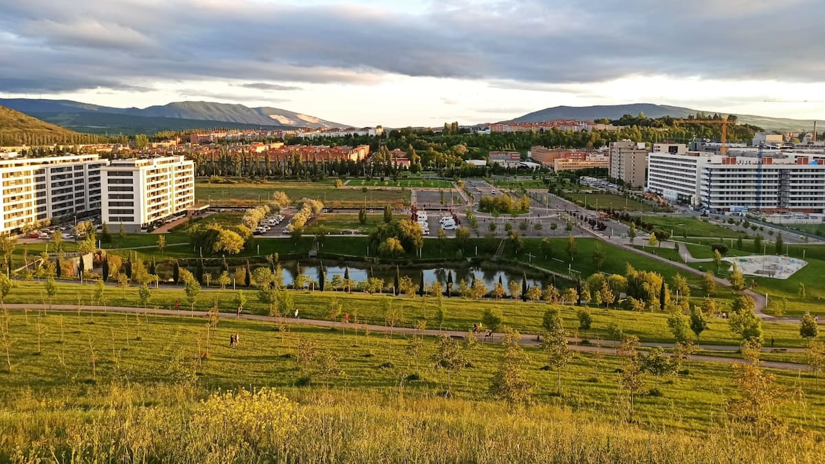 Reacción de los vecinos de Erripagaina tras el anuncio de Pamplona y Burlada de impulsar infraestructuras en 2024