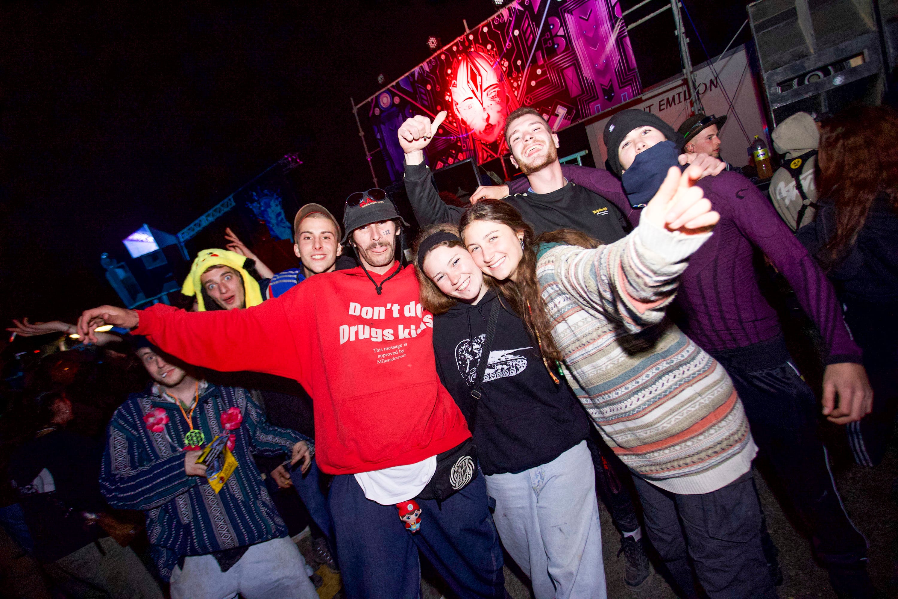 FUENTE ÁLAMO (MURCIA), 01/01/2024.- Unas cinco mil personas se encuentran concentradas desde el pasado sábado en una fiesta clandestina o &#039;rave&#039; en Fuente Álamo (16.000 habitantes) bajo la denominación &#039;big fucking party&#039; ubicada en el circuito municipal de velocidad de esta localidad a 38 kilómetros de Murcia capital, y que sigue activa a través de una convocatoria hecha solamente a través de redes sociales. EFE/Juan Carlos Caval
