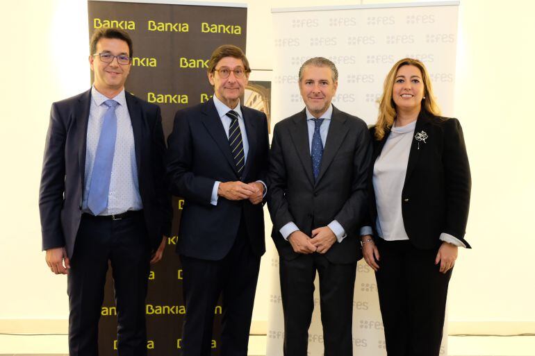 D izda. a dcha. el vicepresidente de la FES, Ángel Luis Llorente; el presidente de Bankia, José Ignacio Goirigolzarri; el presidente de la Federación Empresarial Segoviana (FES), Andrés Ortega; y la directora corporativa de la Territorial de Bankia en Cas