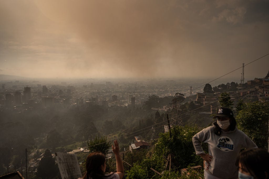 Incendio forestal en los alrededores de Bogotá (Colombia) a causa de las altas temperaturas por el fenómeno de El Niño.