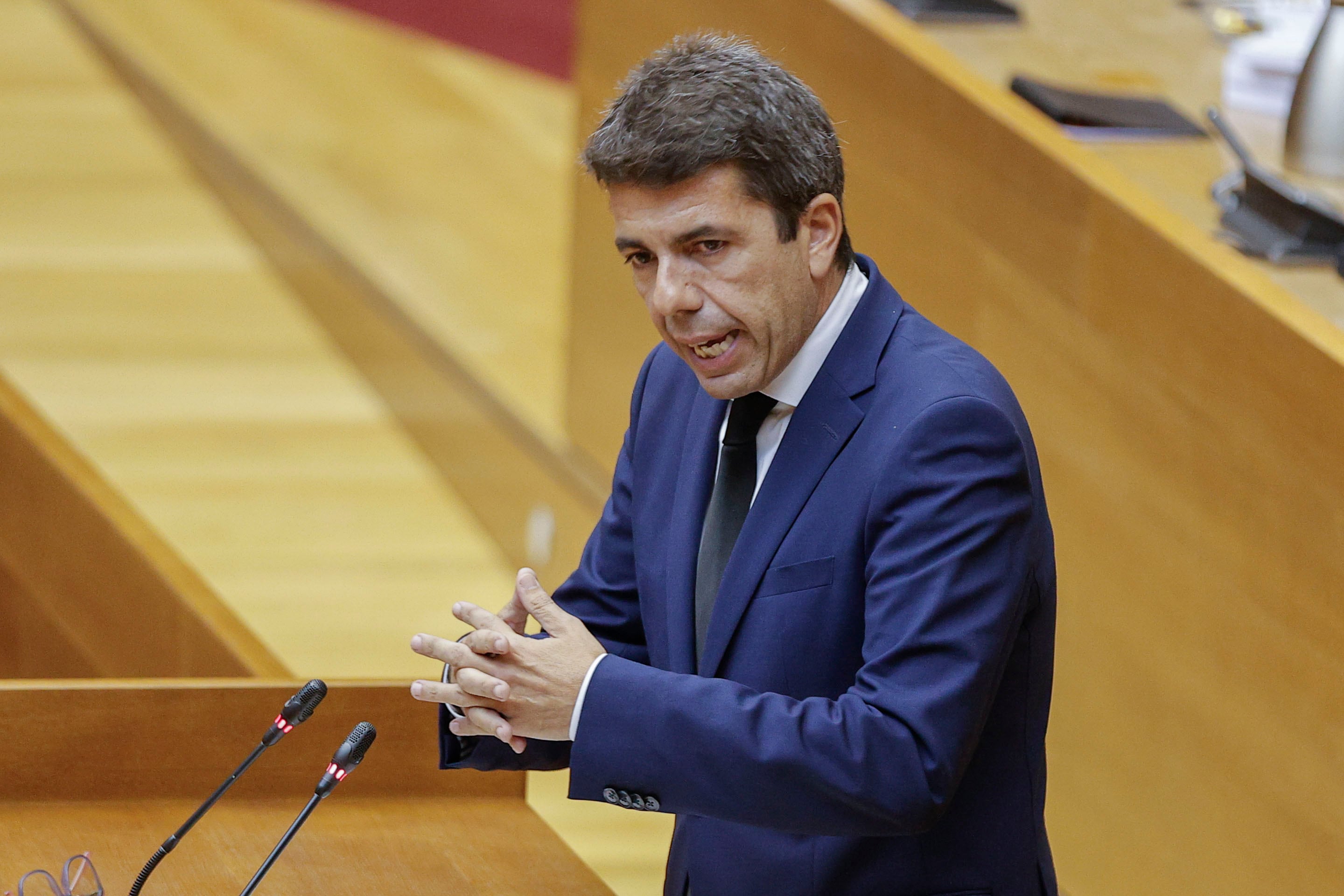 El president de la Generalitat, Carlos Mazón, durante el pleno de este viernes en el que Mazón rinde cuentas