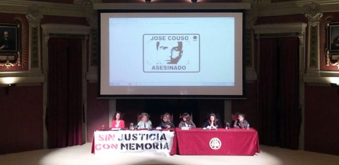 El Ateneo de Madrid acoge una Mesa de &#039;Madres contra la impunidad&#039; con la presencia de la madre de José Couso, Maribel Permuy. Junto a ella, se sientan otras mujeres que comparten su lucha para lograr justicia por sus hijos.