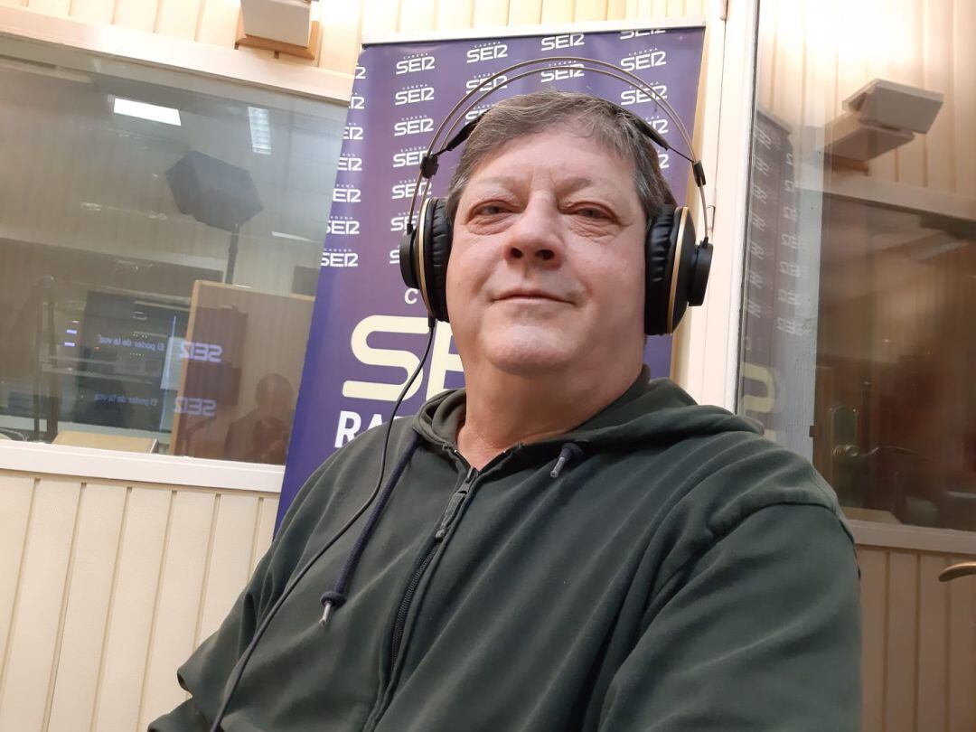 El jerezano Manuel Sánchez Padilla en los estudios de Radio Jerez.