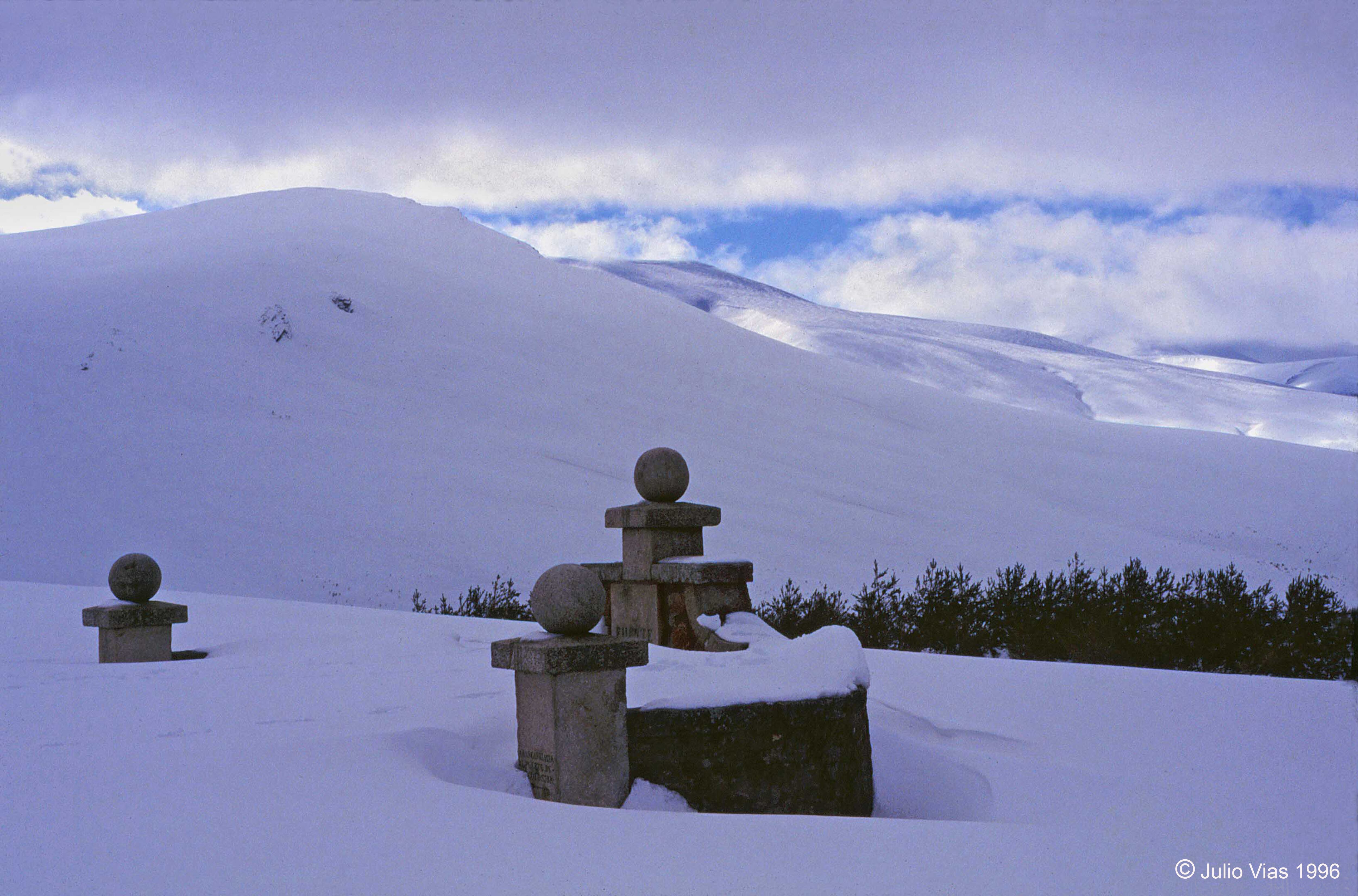 La Fuente Cossío en la sierra madrileña, en febrero de 1996