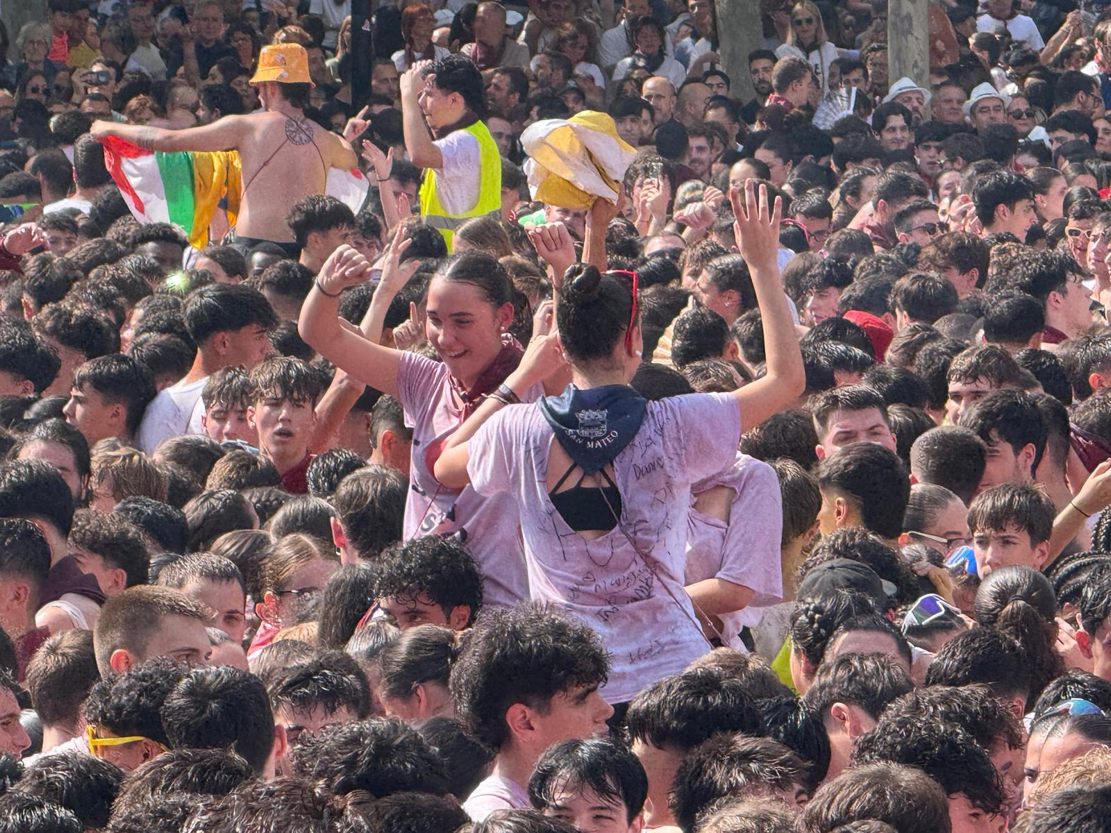 Logroño ha celebrado el comienzo de las fiestas de San Mateo 2025 con el lanzamiento del cohete desde la plaza del Ayuntamiento.