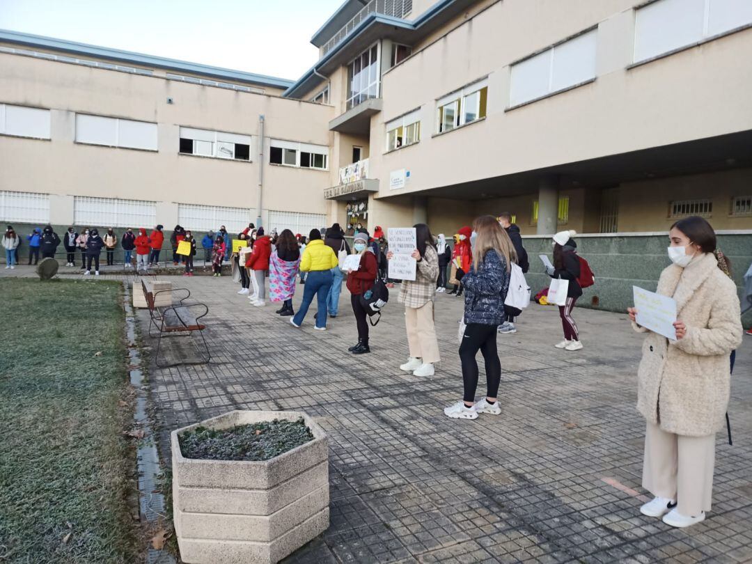 Los alumnos del instituto La Gándara exigen purificadores del aire en las aulas