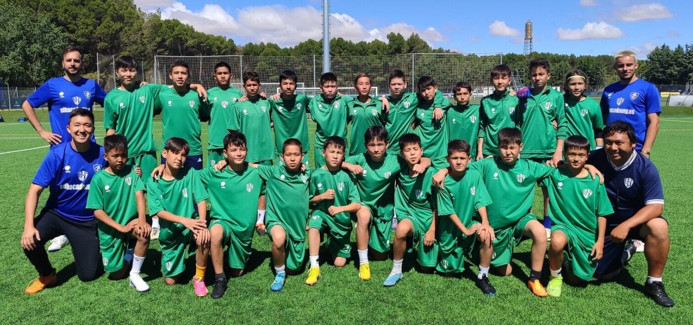 Los jóvenes jugadores están entrenando en la Base Aragonesa de Fútbol