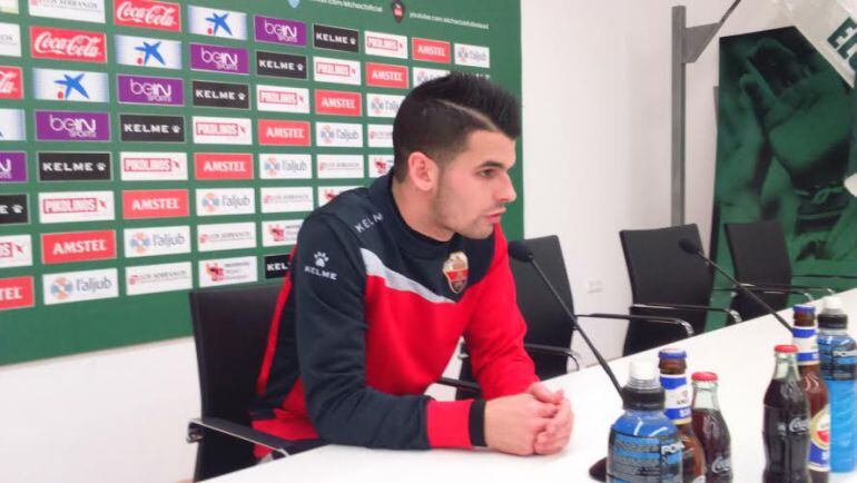 Álex Martínez en la Sala de Prensa del estadio Martínez Valero