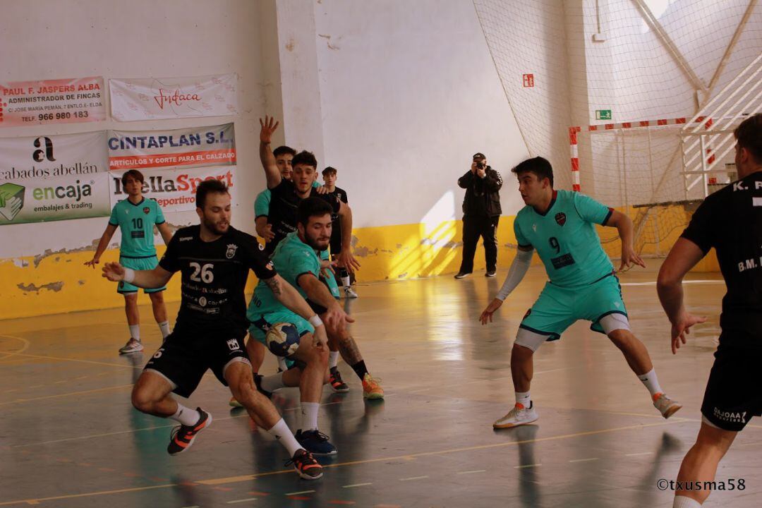 Instante en que Chema Asencio se lesiona en su rodilla izquierda