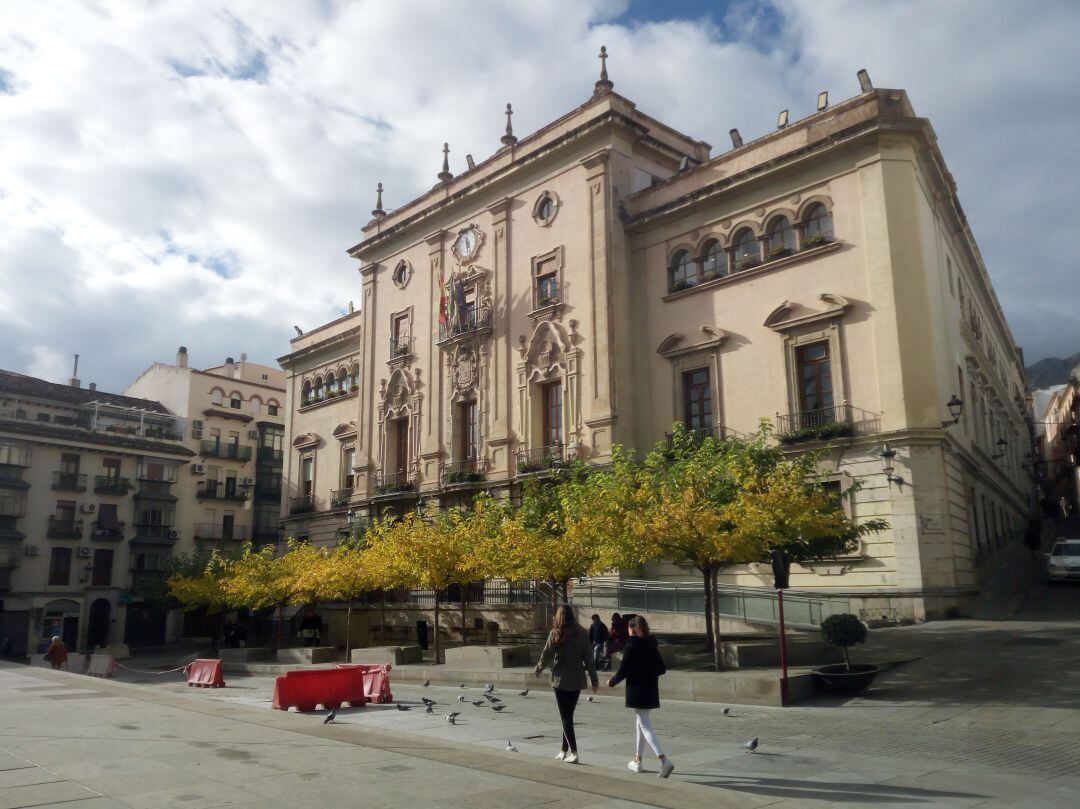 Fachada principal del Ayuntamiento de Jaén.