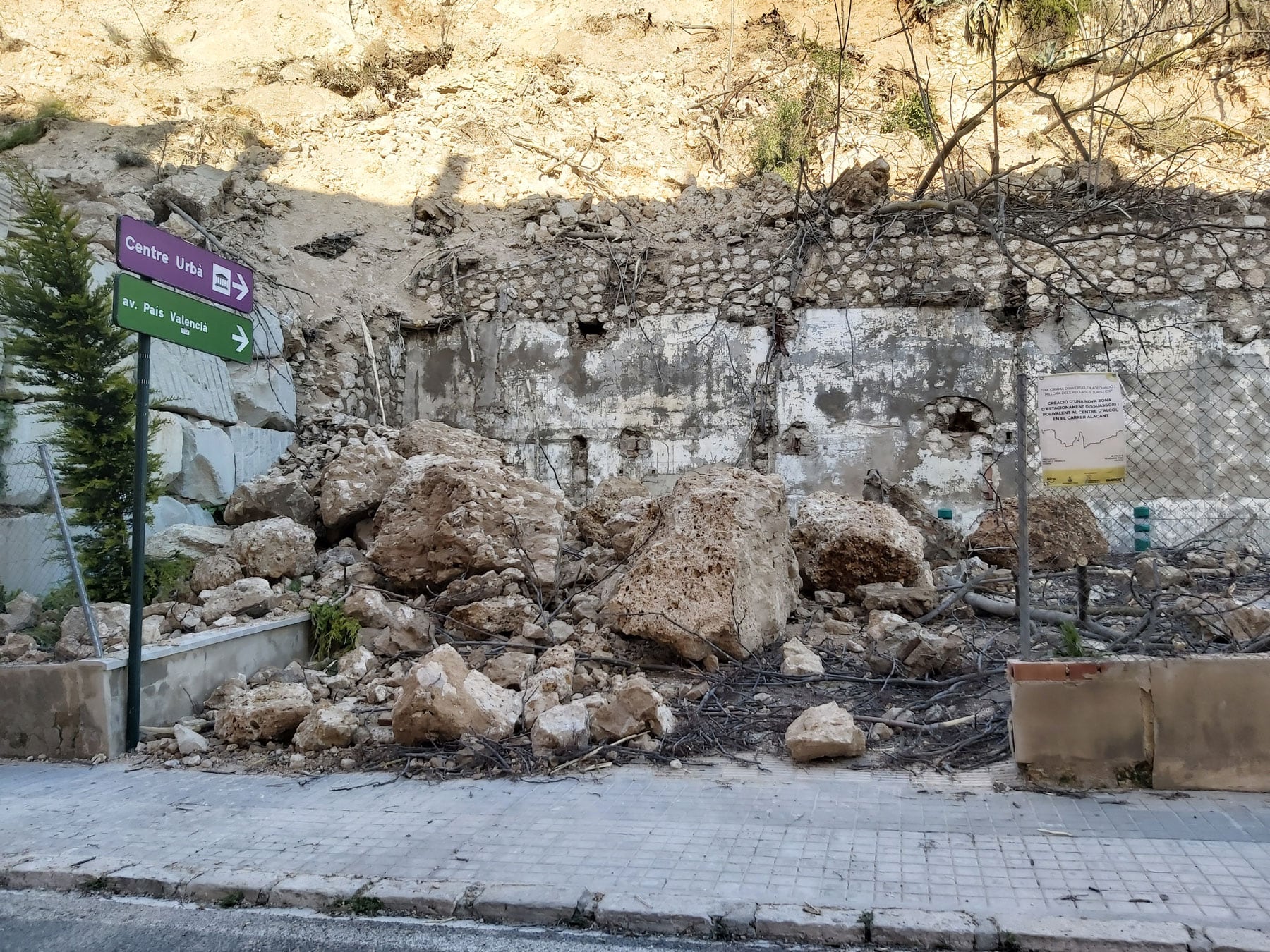 Imagen de los restos del desprendimiento poco tiempo después que se produjese