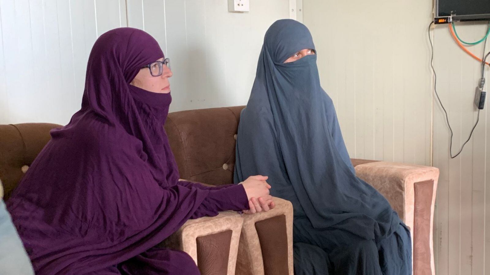 Luna Fernández y Yolanda Martínez, las dos españolas condenadas a tres años de cárcel por pertenecer al Dáesh (Autor: RTVE)