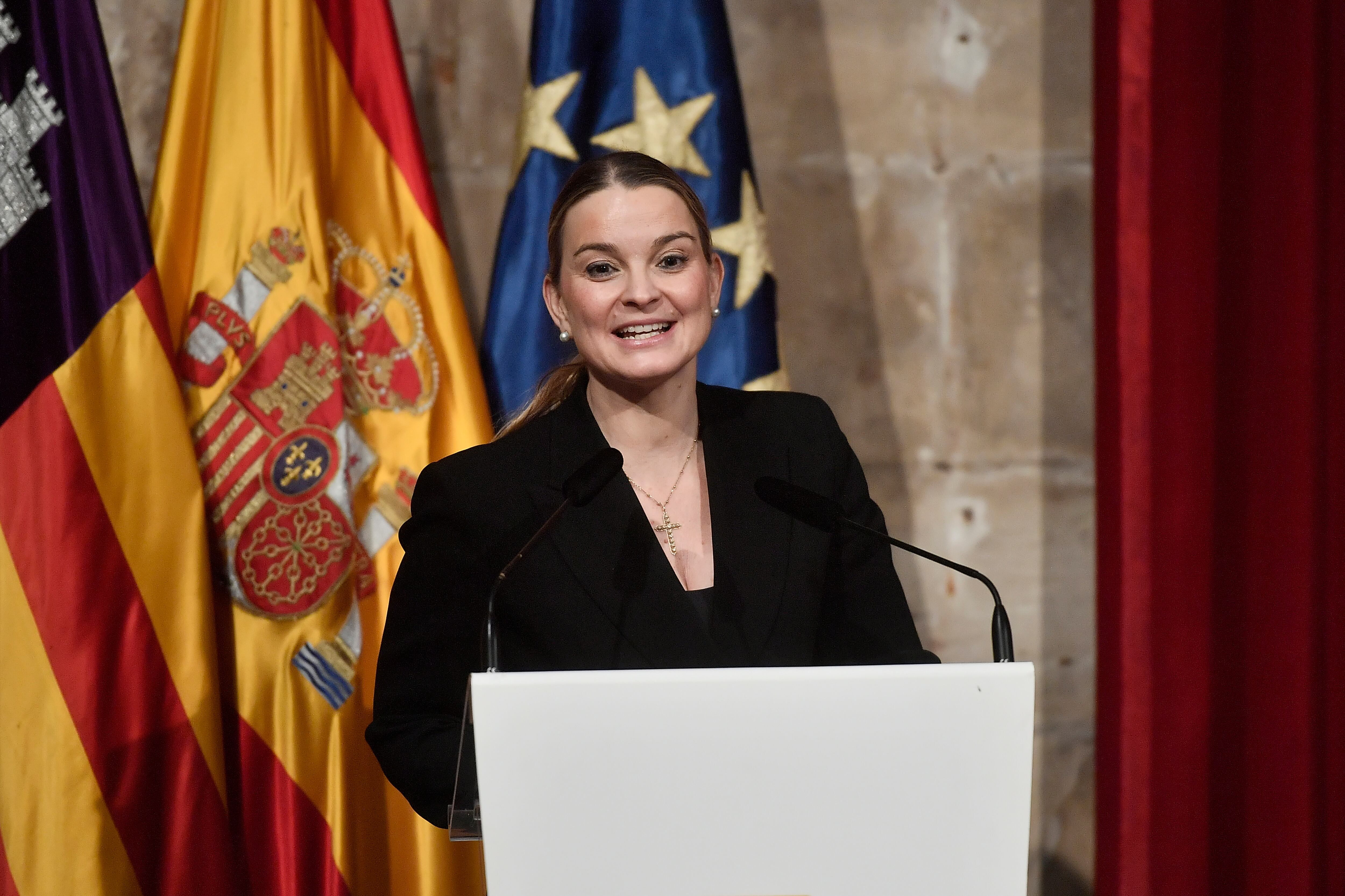 PALMA DE MALLORCA, 16/01/2025.- La presidenta del Govern Balear, Marga Prohens, durante la presentación este jueves, de la Garden Hotels-Luxcom Challenge Ciclista Mallorca en el Consolat de Palma de Mallorca. EFE/ Miquel A. Borràs
