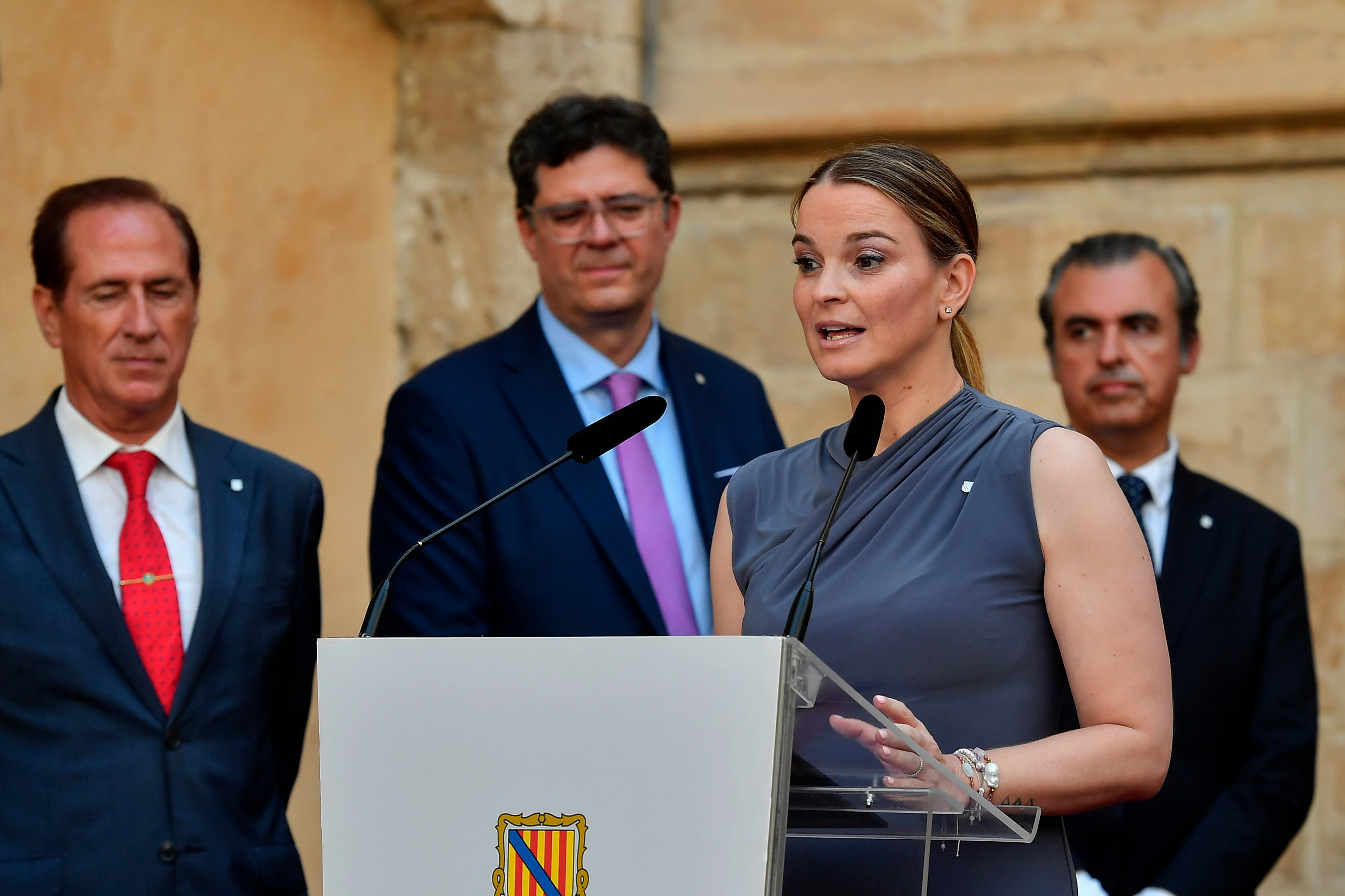 PALMA DE MALLORCA, 10/07/2023.- La presidenta del Govern balear, Marga Prohens, durante el acto de toma de posesión de los nuevos Consellers, este lunes en el Consolat de Mar, en Palma de Mallorca. EFE/ Miquel A. Borràs
