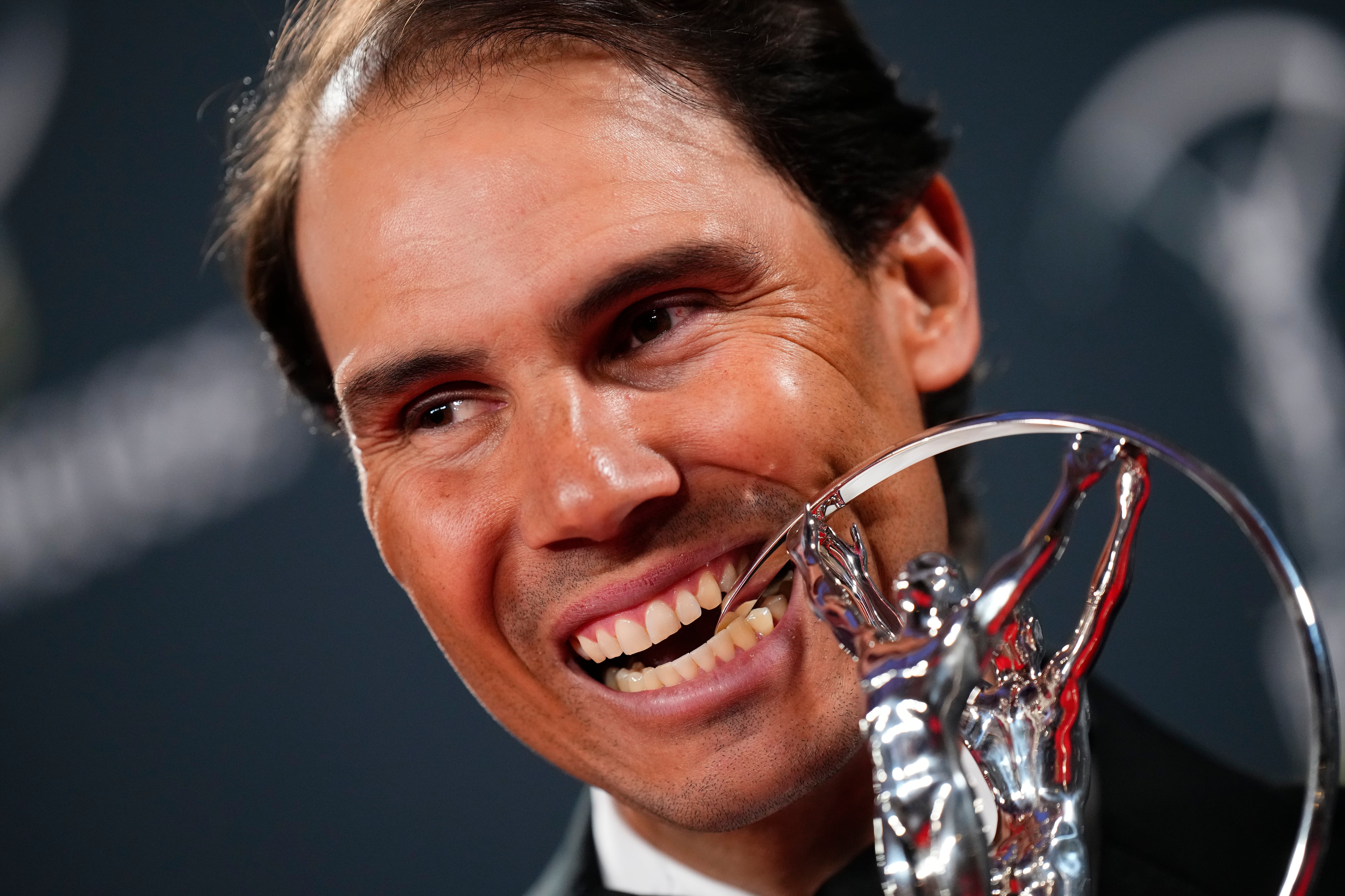 Rafa Nadal posa con el Laureus recibido el 21 de abril de 2025