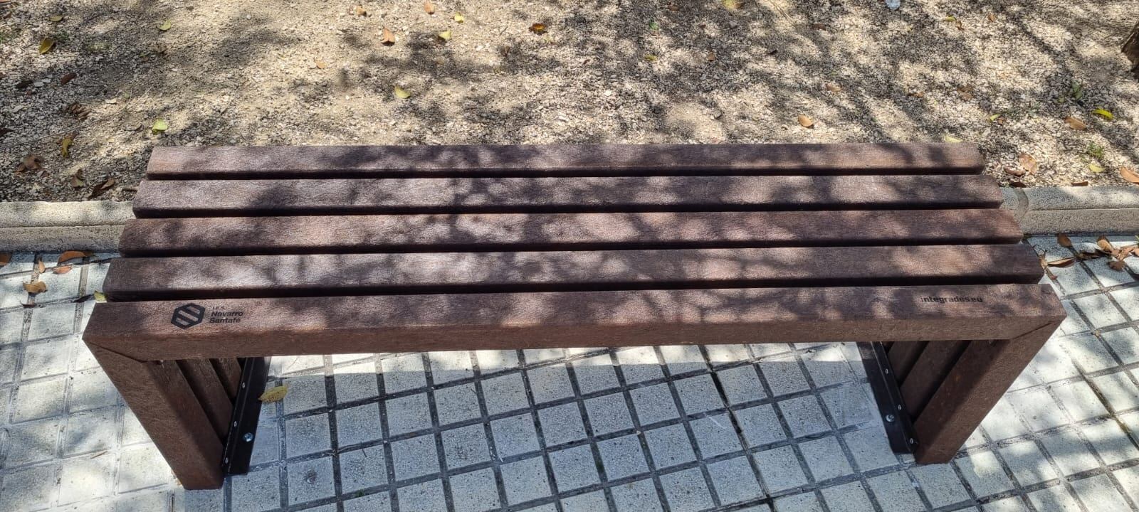 Bancos de material reciclado plástico procedente de rechazo