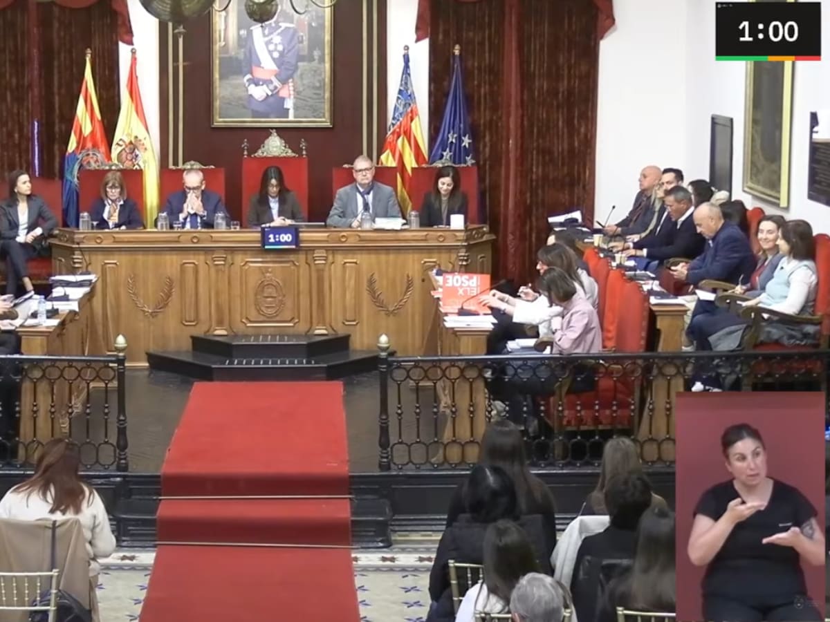El pleno de Elche aprueba modificaciones presupuestarias entre críticas por el uso del remanente