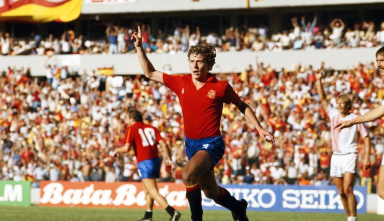 Emilio Butragueño celebra un gol de España frente a Dinamarca durante el Mundial de México de 1986.