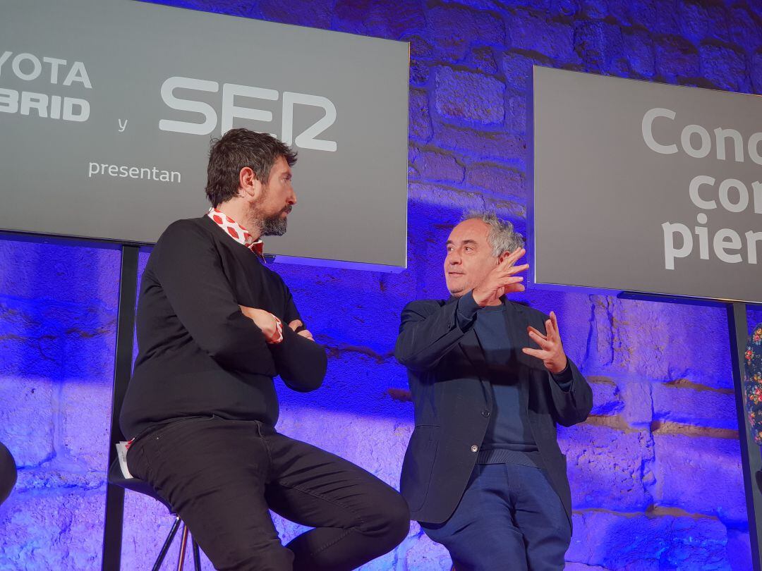 Ferran Adrià durant la seva xerrada al &quot;Conduce como piensas&quot; amb Toni Garrido