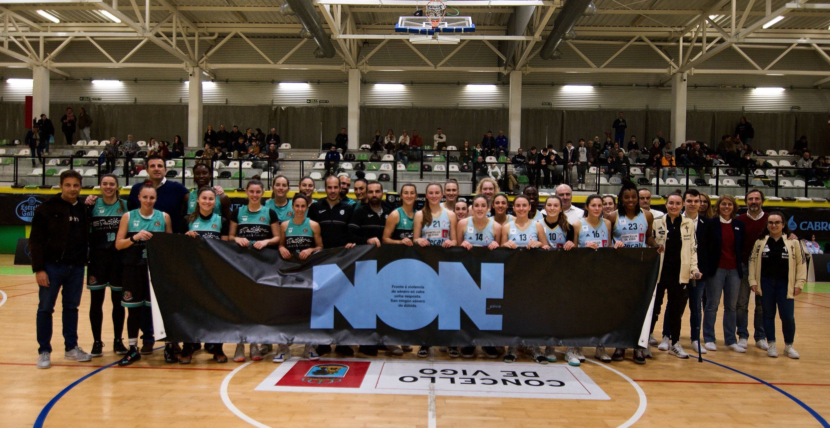 Integrantes de la plantilla del Celta Zorka y Estepona en Navia