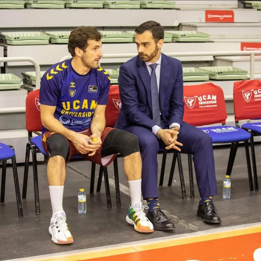 Lucas Pérez conversando con Tomás Bellas la pasada campaña