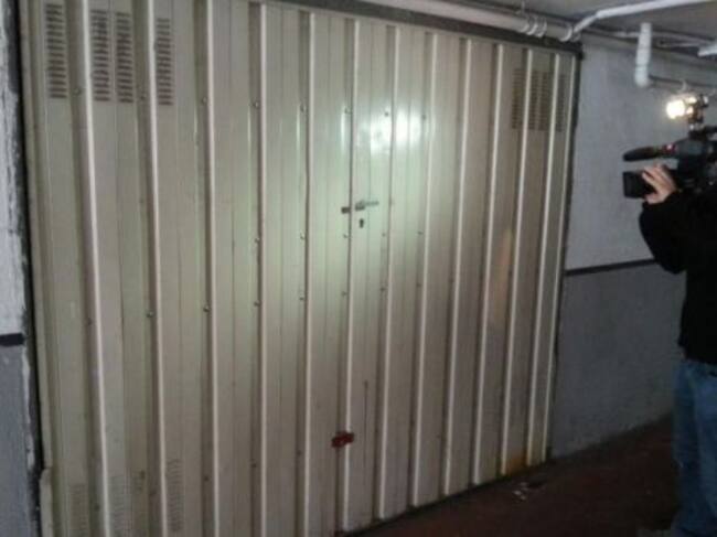 Puerta del garaje de la casa del sospechoso