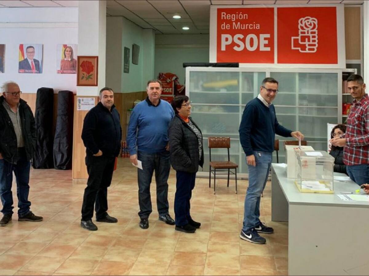El 95% de las bases del PSOE dice "sí" a la coalición con Podemos