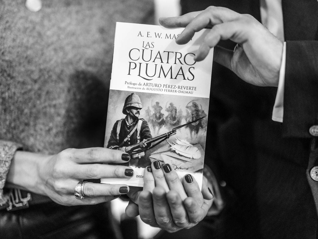 &#039;Las cuatro plumas&#039; es el primer libro de la nueva colección