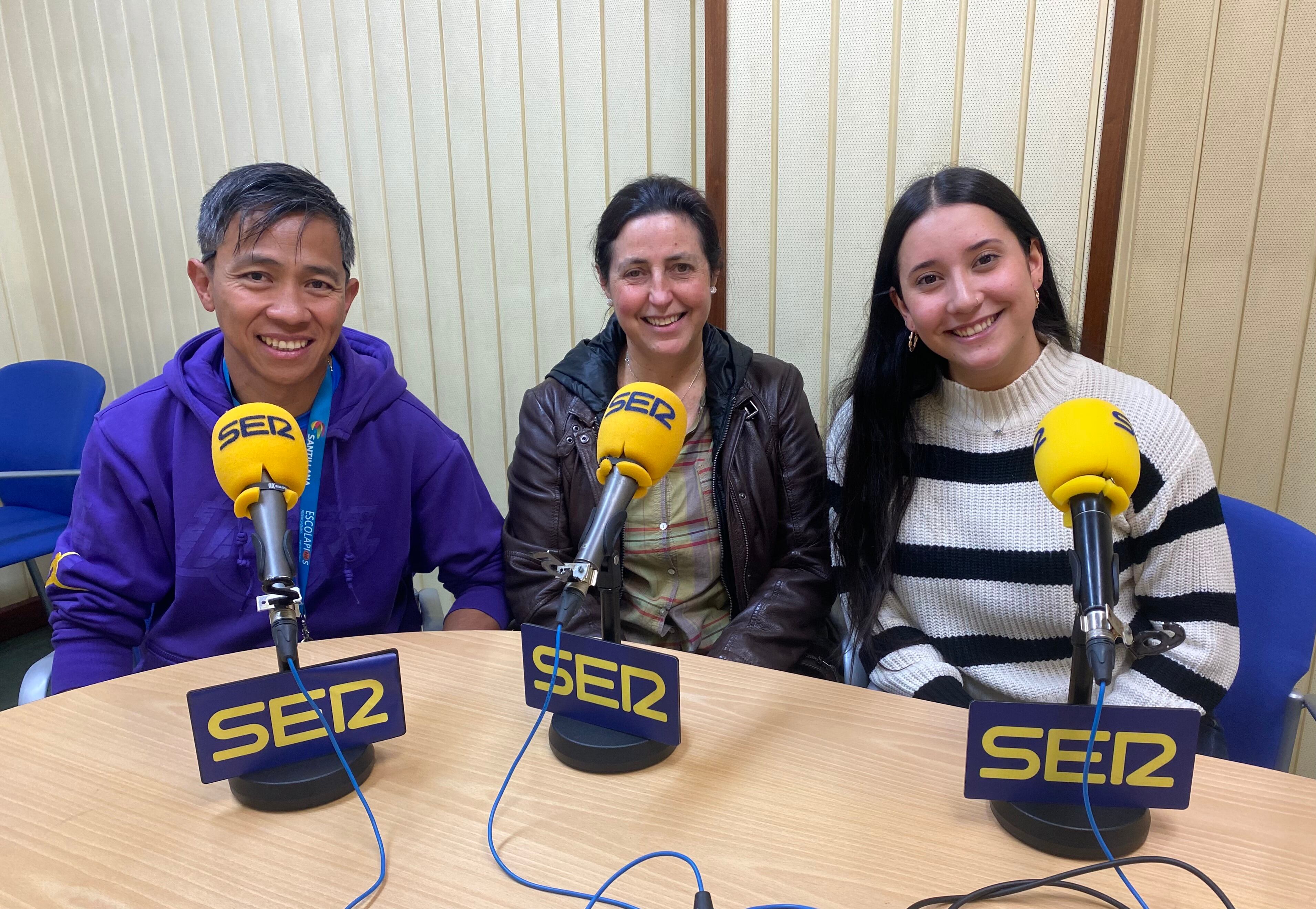 Bunsoy Khounsamathong y Toñi Hervás en los estudios de SER Aragón Oriental