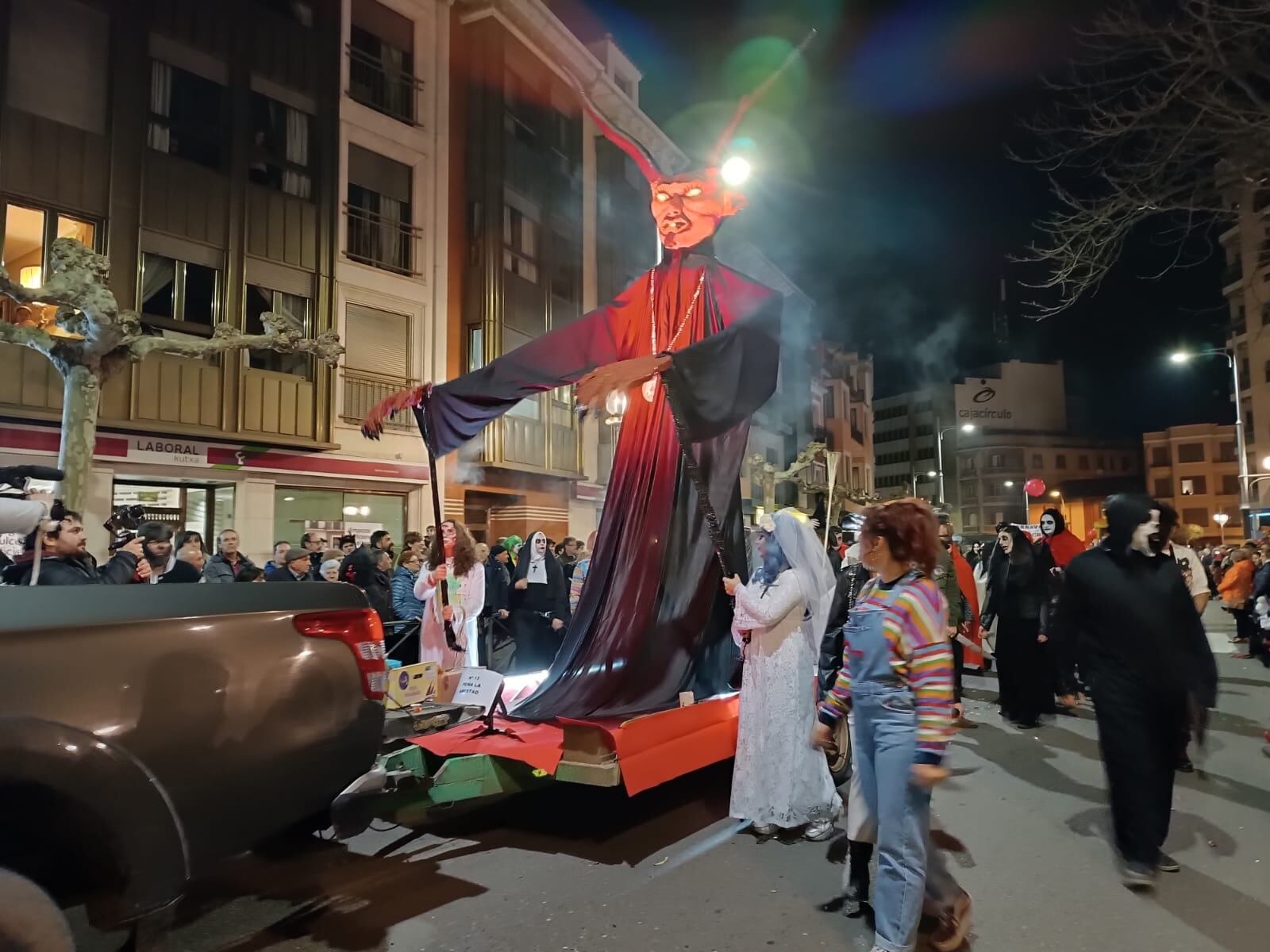 El demonio de la Peña La Amistad fue la mejor carroza en año pasado