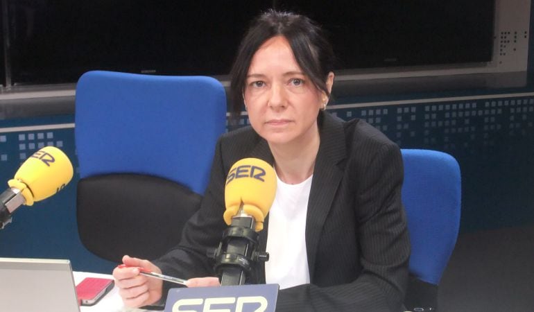 Belén Barreiro en los estudios de la Cadena Ser