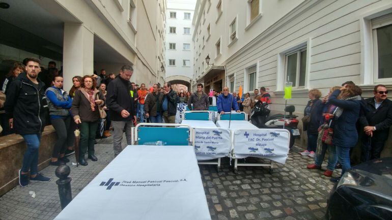 Manifestación de los trabajadores de Pascual a las puertas del hospital de San Rafael en el año 2017