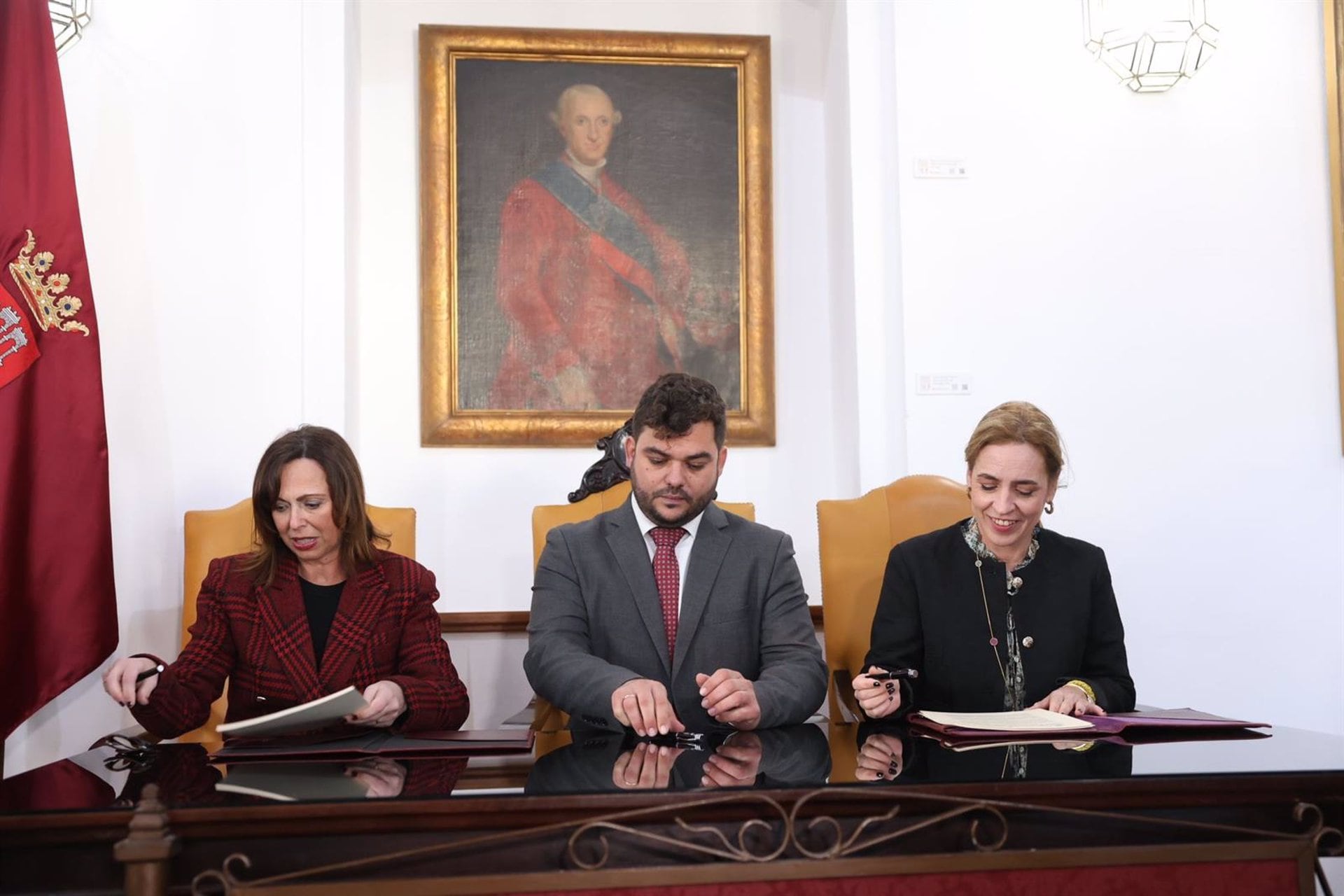 12/12/2024 La consera de Fomento, Rocío Díaz, la presidenta de Diputación, Almudena Martínez, y el alcalde de Arcos firman el convenio para la actuación en las viviendas de La Verbena.
POLITICA ESPAÑA EUROPA ANDALUCÍA
NACHO FRADE/EUROPA PRESS
