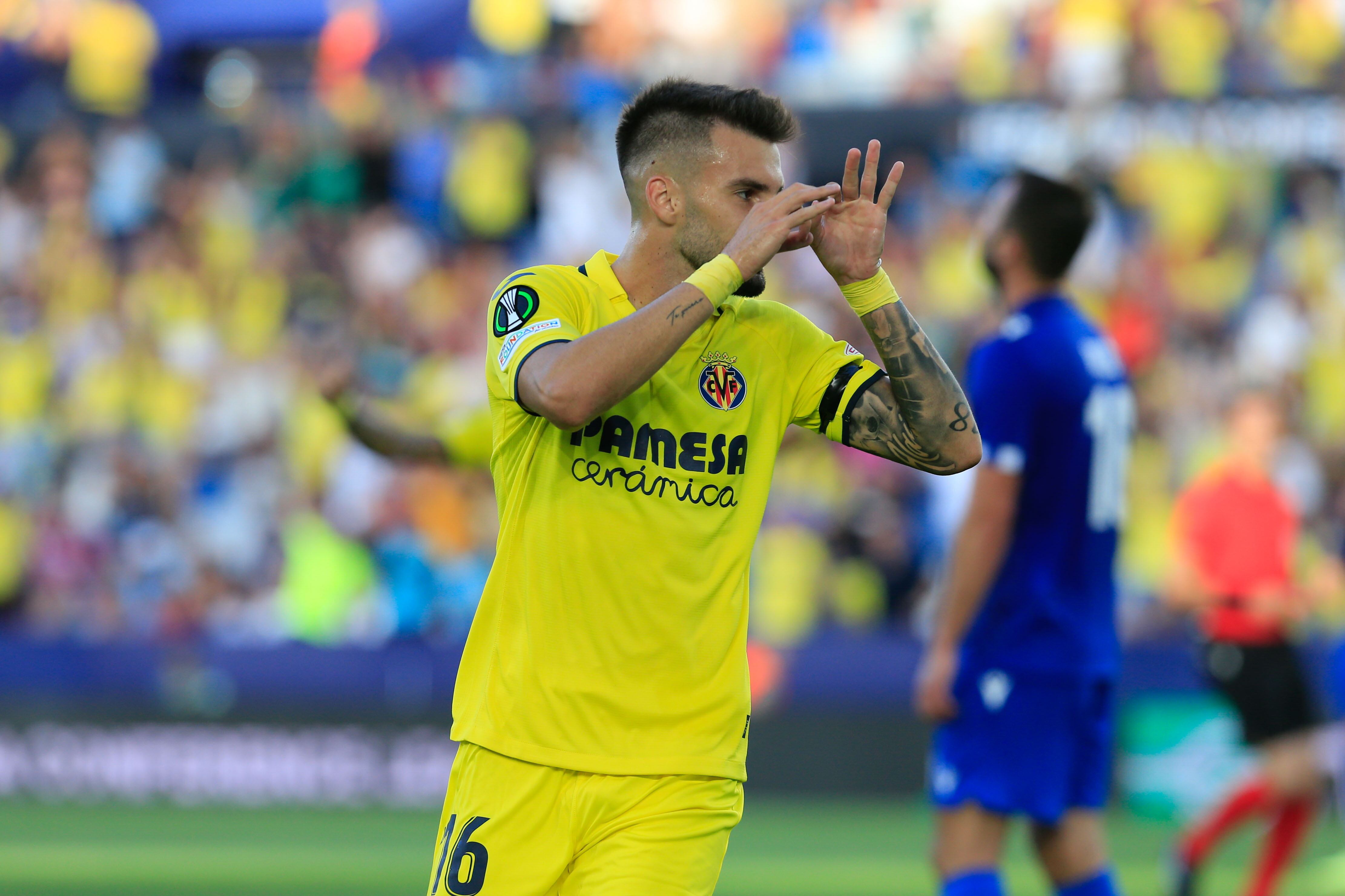 VALENCIA, 08/09/2022.- El delantero español del Villarreal Alejandro Baena celebra tras marcar un gol ante el Lech Poznan durante el partido correspondiente a la primera jornada del Grupo C de la Liga Europa Conferencia de la UEFA que disputan este jueves en el estadio Ciutat de València. EFE/ Ángel Sánchez
