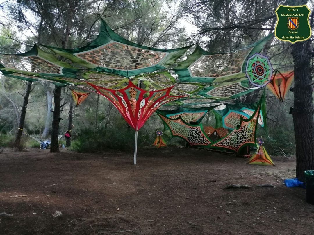 Fiesta ilegal en montañas de Artà