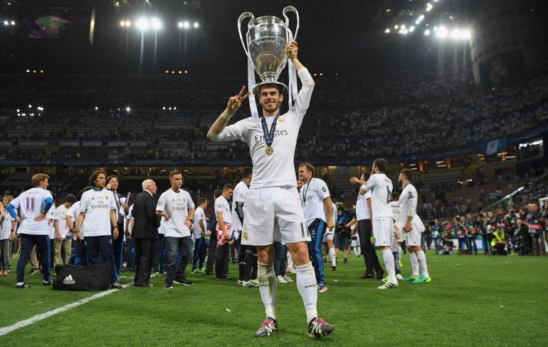 Bale celebra la Champions en San Siro 
