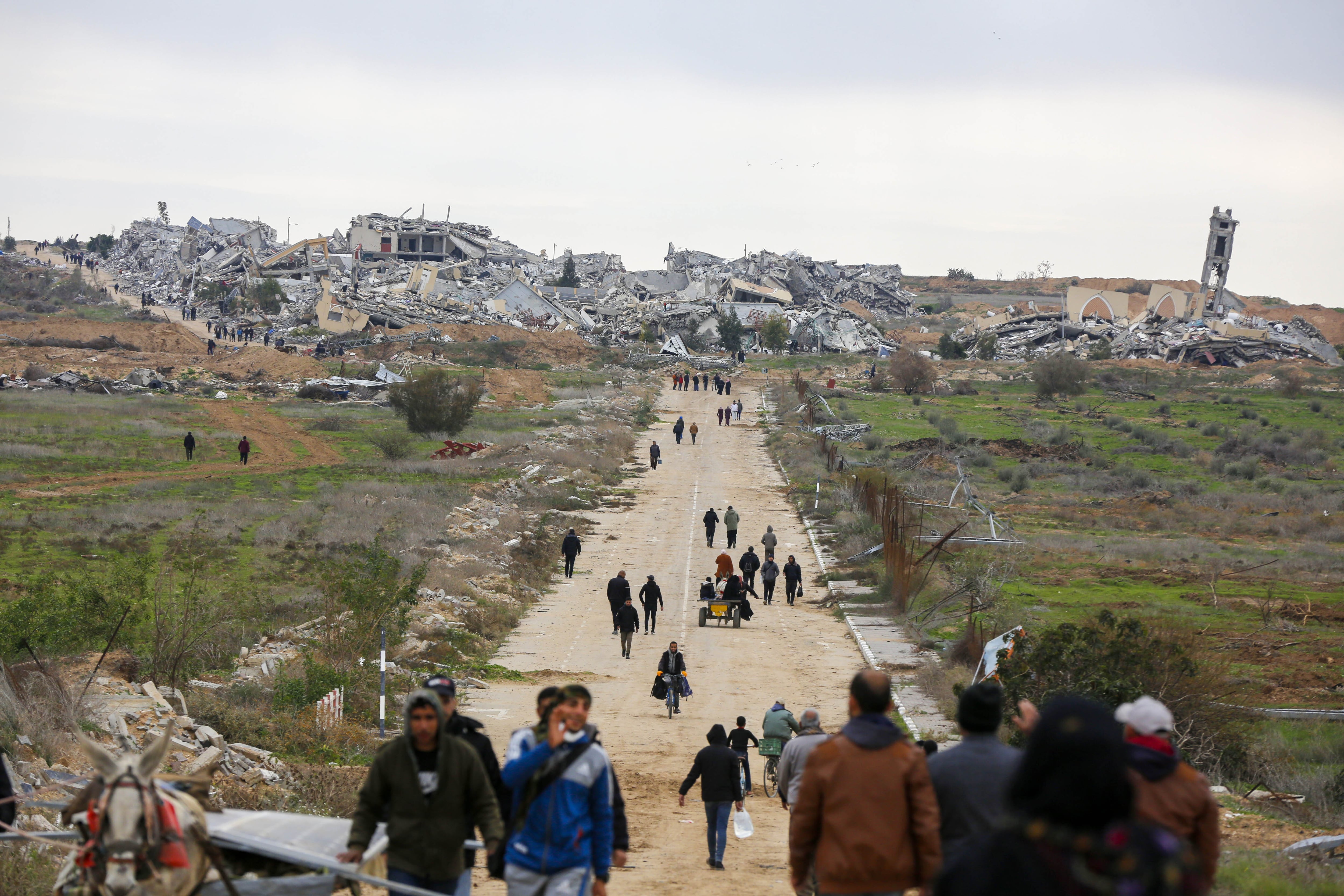 Imágenes de la zona donde se ubica el Corredor de Netzarim, en el centro de Gaza, que muestra la destrucción tras la retirada del ejército israelí.