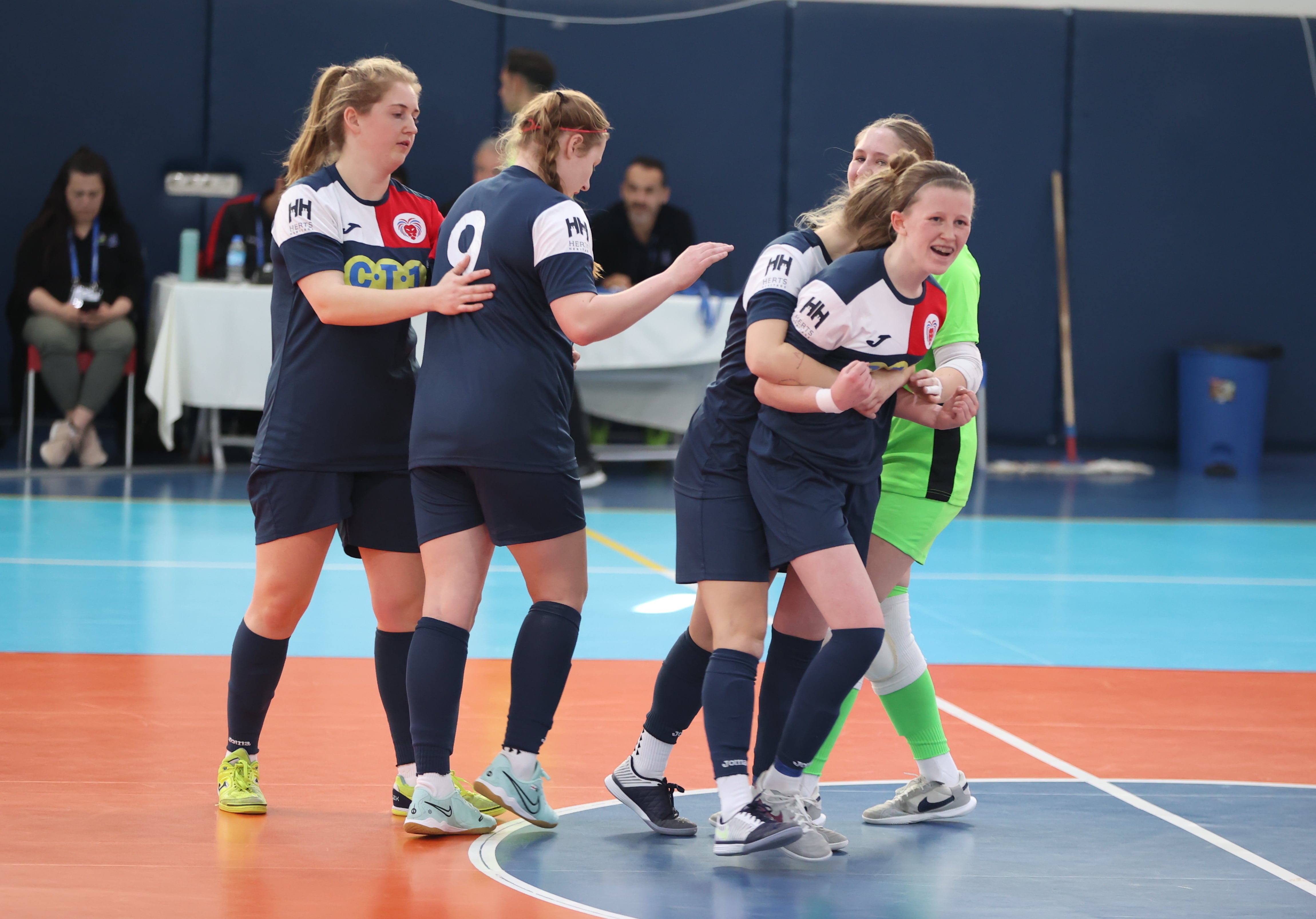 El fútbol femenino ha tomado gran auge en los últimos años tras los éxitos de la Selección Española de Fútbol Femenino.