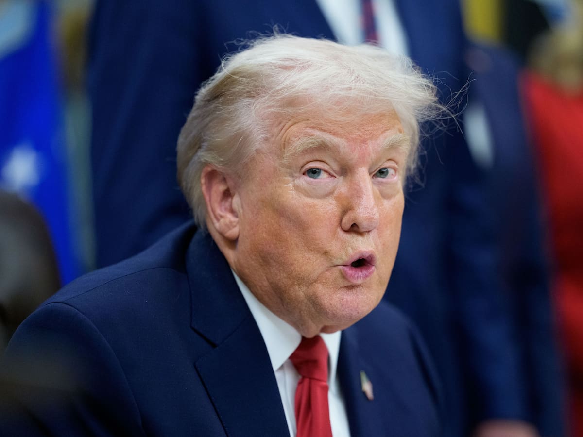 Una ejecución policial, otro 'TACO' y una obsesión: comienza el segundo año de Trump