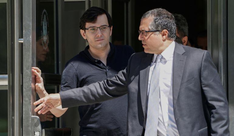 Martin Shkreli sale de District Court en Brooklyn Nueva York City (EEUU) tras haber sido condenado por fraude el pasado mes de agosto.