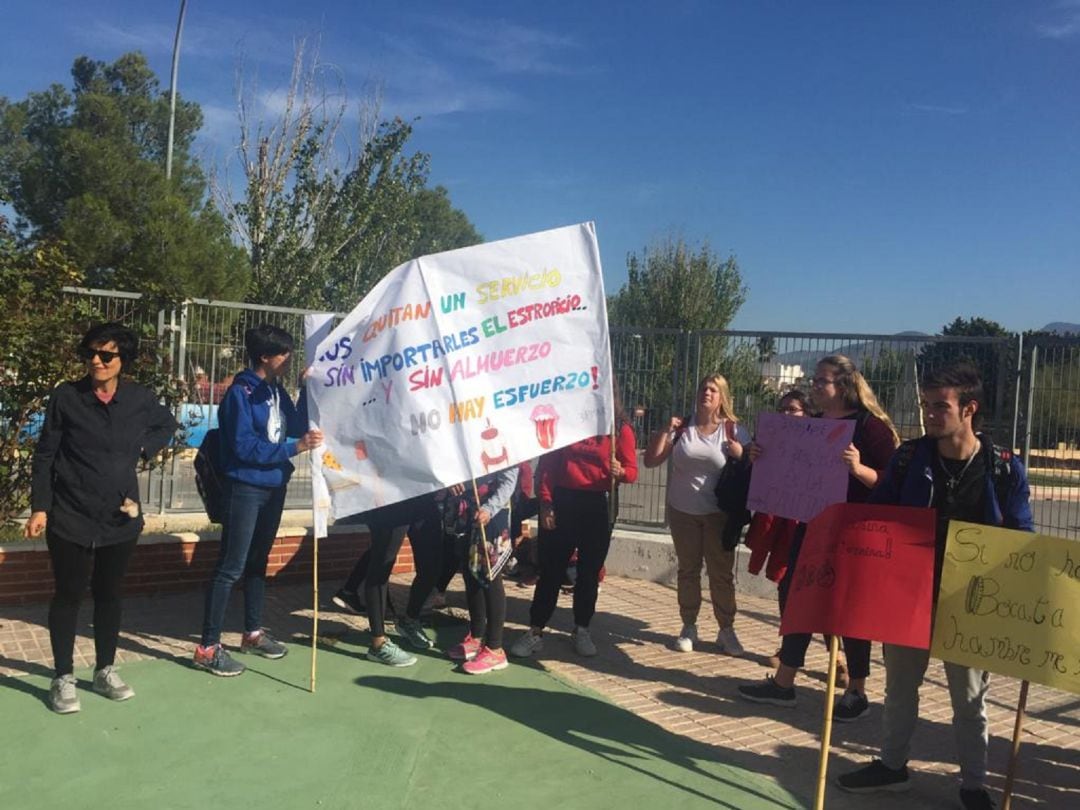 Protesta en el IES de Sax