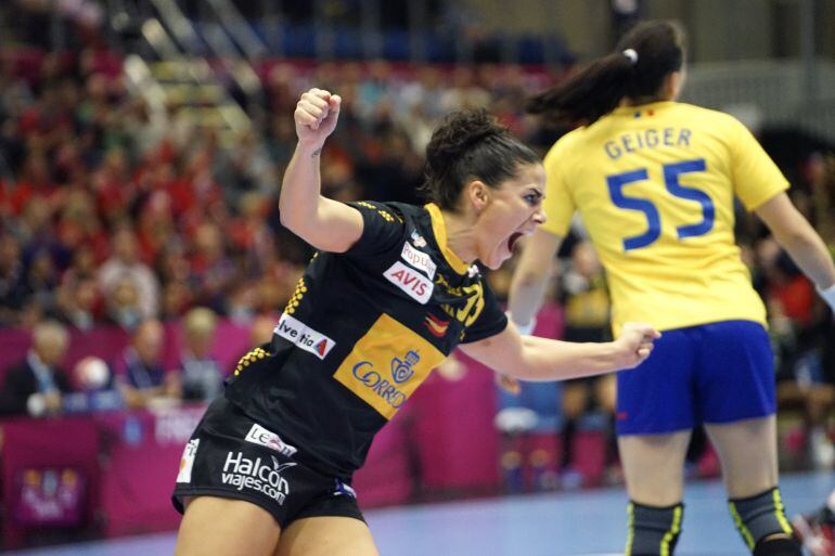 Naiara Egozkue celebrando un gol ante Rumanía.