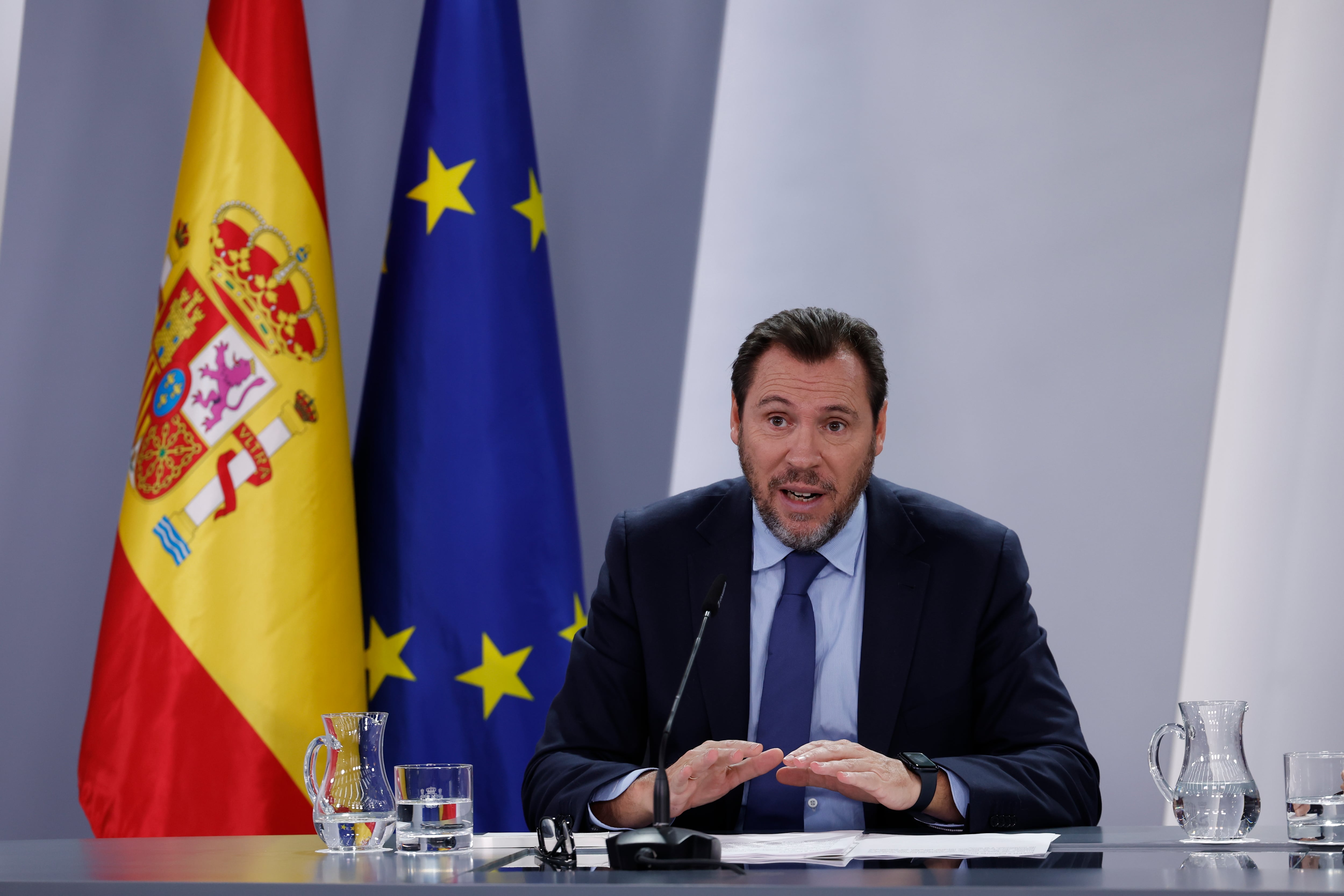 MADRID, 03/12/2024.- El ministro de Transportes, Oscar Puente en rueda de prensa tras la reunión del Consejo de Ministros, este martes en el Palacio de la Moncloa. EFE/ Javier Lizón
