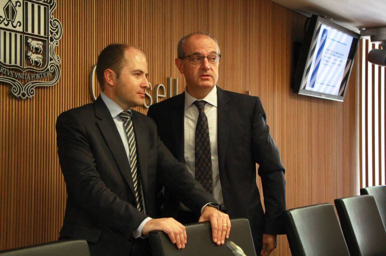 El ministre de Salut, Carles Àlvarez Marfany, i el president de la comissió de Sanitat i Medi Ambient, Carles Jordana.