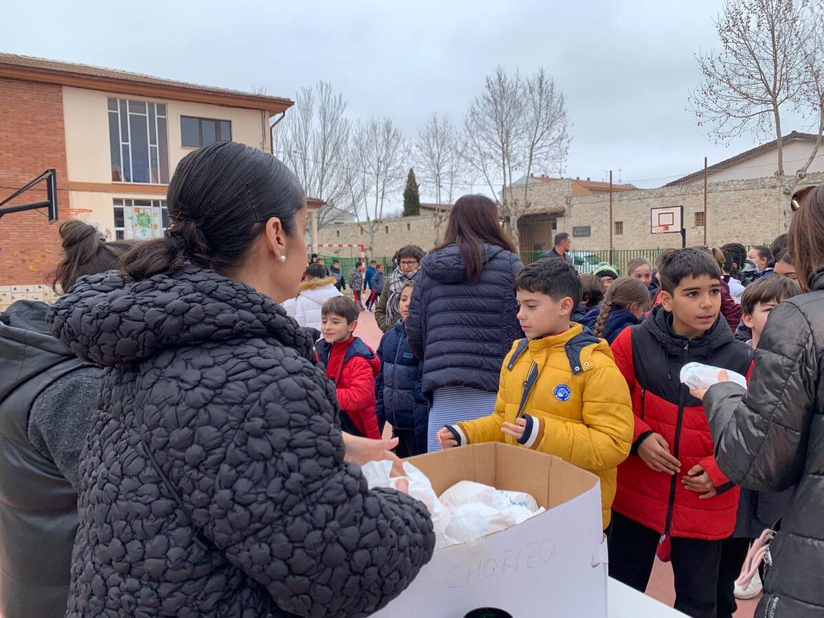 El CRA La Villa organiza un año más su mercadillo solidario