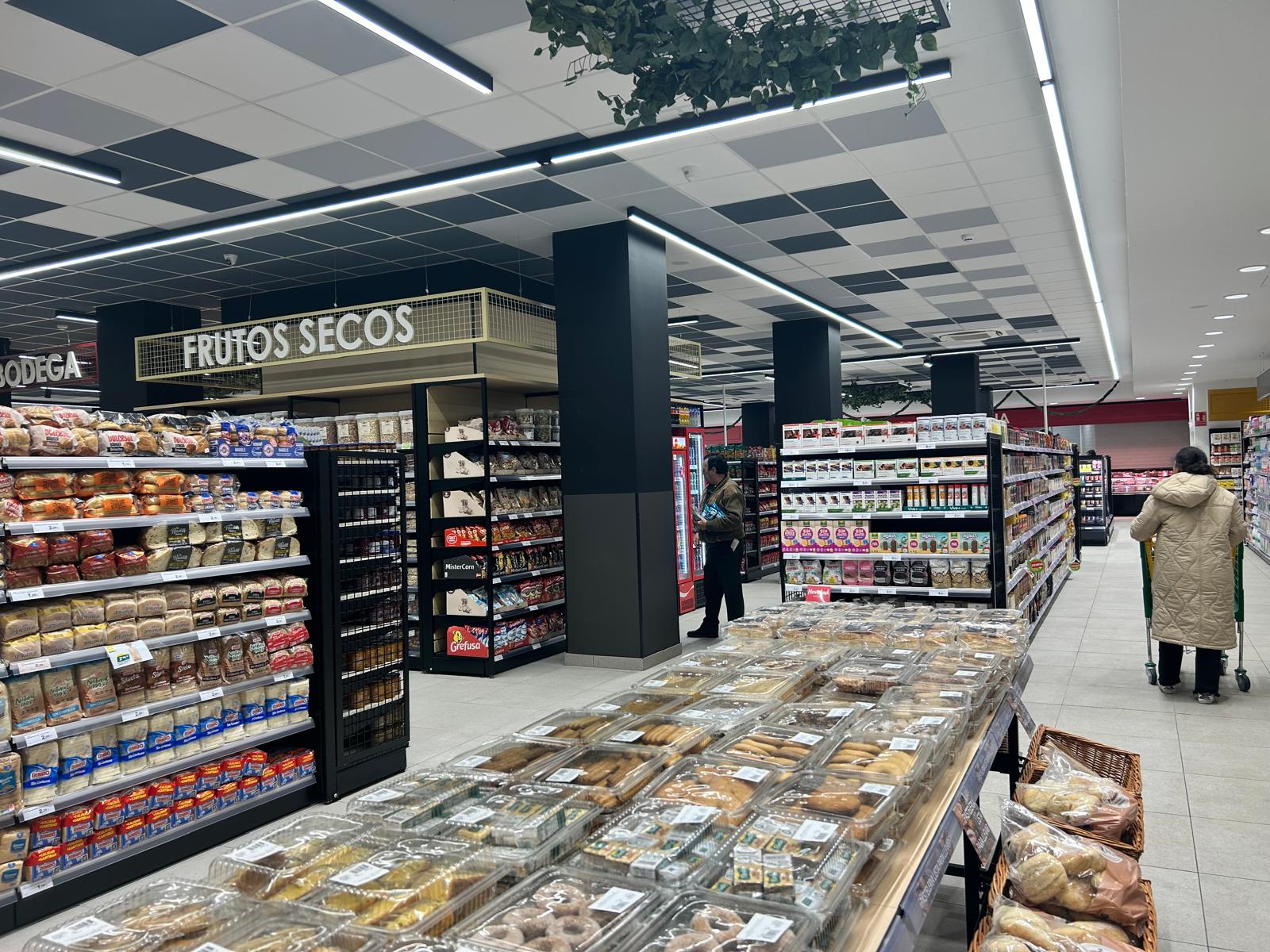 Interior del supermercado MasyMas de la calle San Clemente de Jaén.
