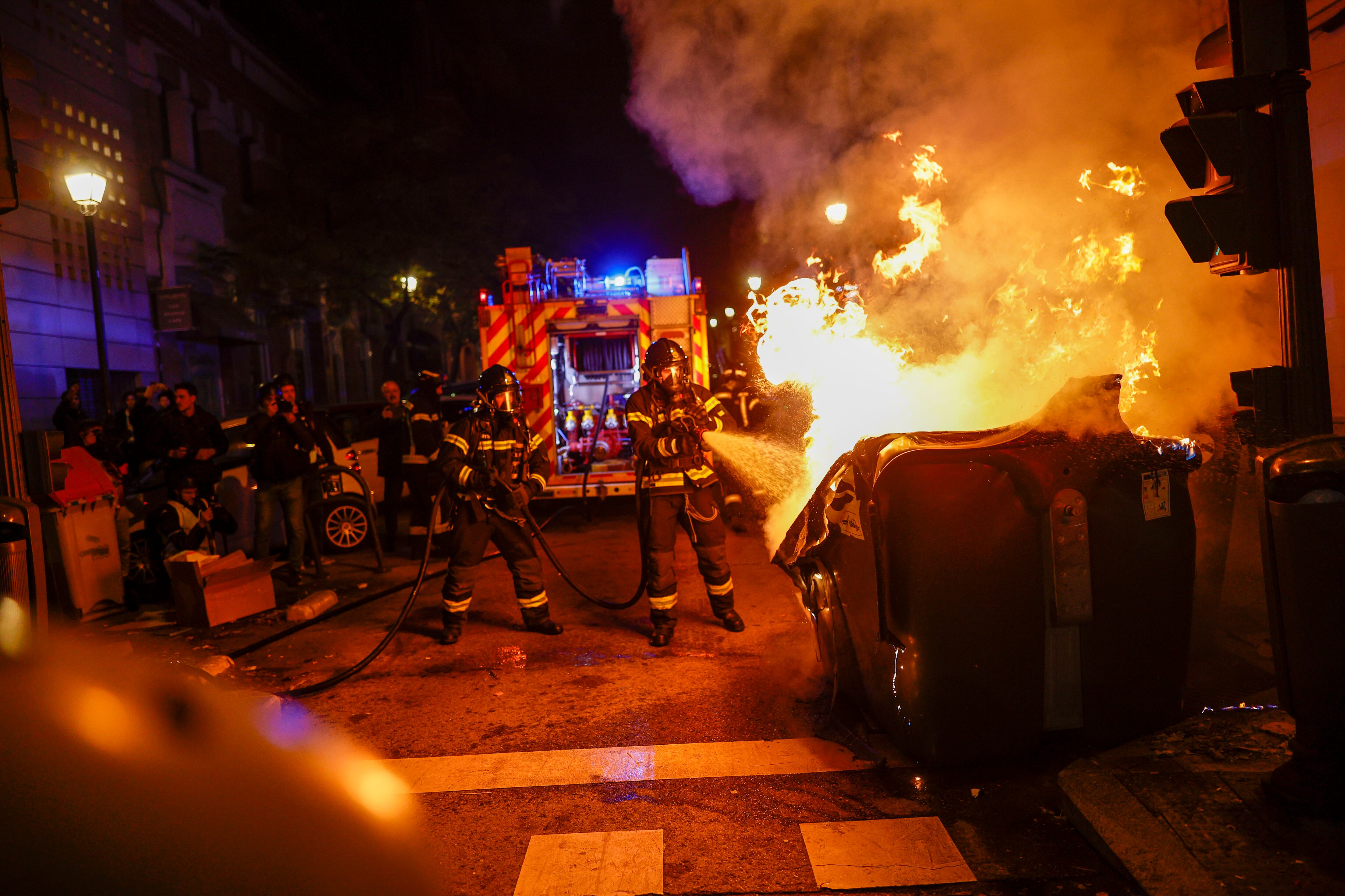 Una de las concentraciones contra la amnistía convocada en las inmediaciones de la sede del PSOE en la madrileña calle de Ferraz