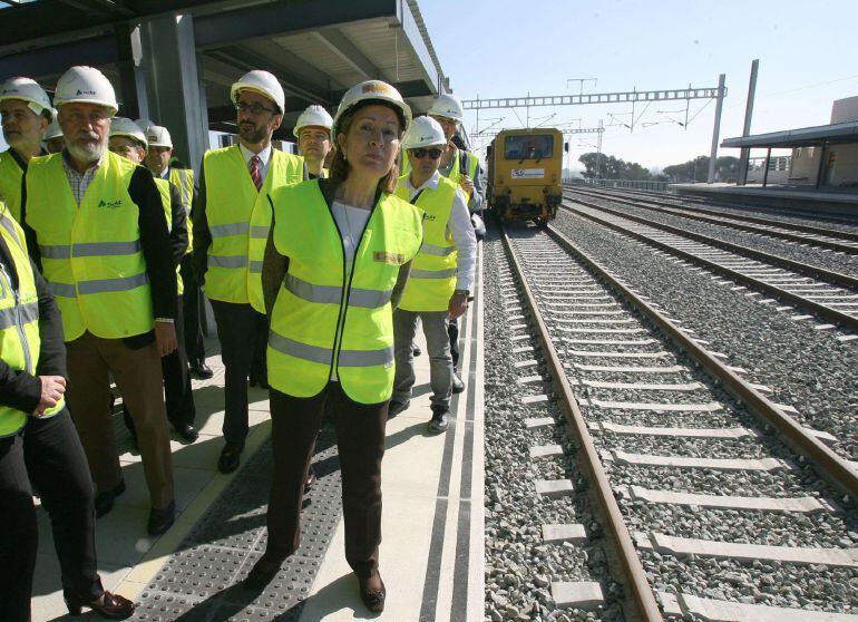 Imagen de la visita de la Ministra de Fomento, Ana Pastor, a las obras del tercer carril del Corredor Mediterráneo